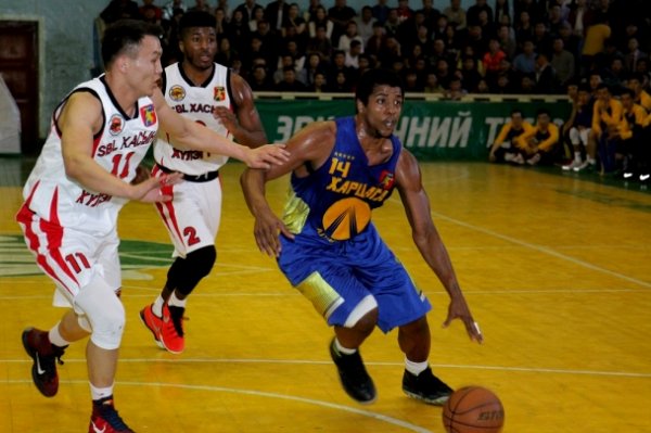 Харцагуудын хамгаалалт хана мэт байлаа