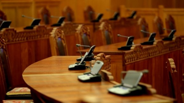 Захиалгат хууль буюу Хууль тогтоогчид хуулийн салбар руу хутга барин дайрч эхлэхүй