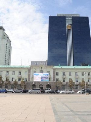 “Голомт” хүүхдийн паркийг хувьчилсан аргаар хотын захиргааны байрыг авах гэж байна