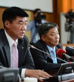 АТГ-ын даргын томилгоо Хөгжлийн банктай холбоотой гэв