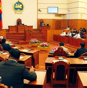 Намууд сонгуульд нэр дэвшигчдээ тодруулж, чуулганыг гэнэт хойшлуулсан долоо хоног