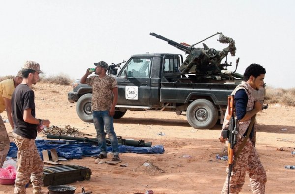 Зэвсгийн дэлгүүрт дэлбэрэлт болж, 25 хүн амь үрэгджээ