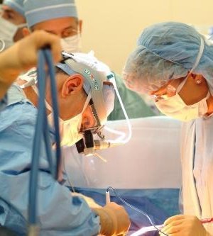 Хүүг нь аварсан эмчийг их зантай арын хаалганы гэж орилж байсан эцгийн сонссон аймшигт үг