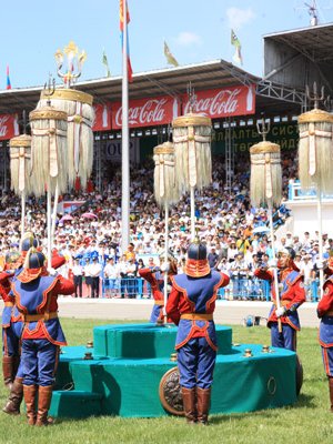 Наадмын тасалбарыг 16-24 мянган төгрөгөөр худалдаална