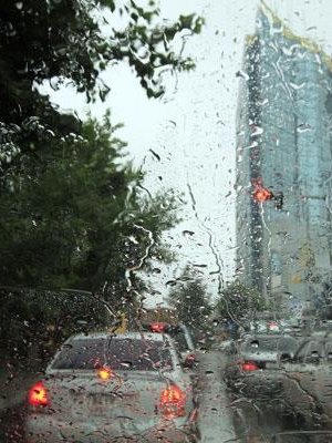 Улаанбаатарт дуу цахилгаантай бороотой