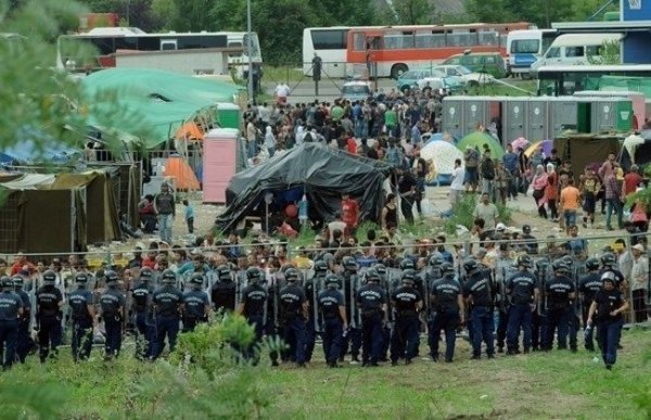 Унгарын дүрвэгсдийн хуаранд болсон зодоонд Монголчууд оролцжээ