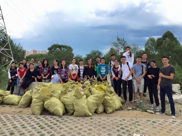 Туулын эргээс 80 шуудай хог цэвэрлэжээ