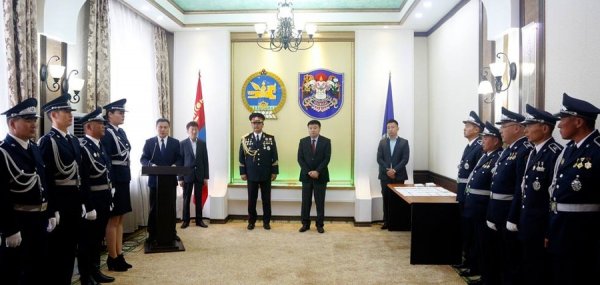 Үүргээ нэр төртэй биелүүлсэн цагдаагийн алба хаагчдыг урамшууллаа