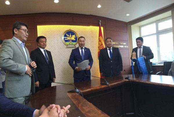 Шинэ сайд нар ажлаа хүлээн авлаа