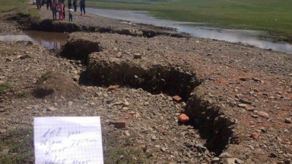 Архайхээр-Хужирт чиглэлийн замд далан үүсчээ