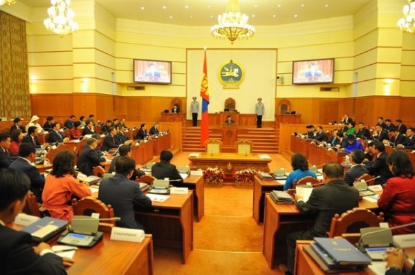 Засгийн газар 4 сайдаа хүлээн авах нь