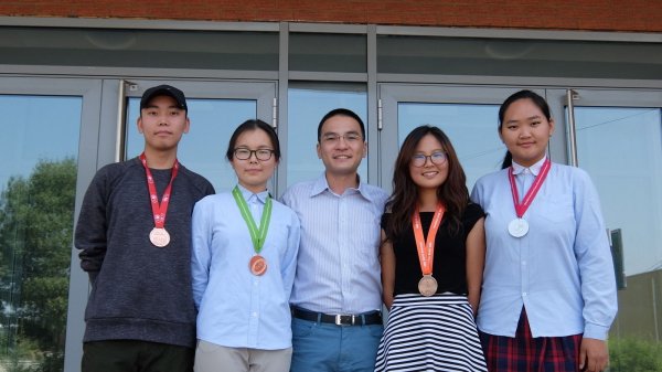 “САНТ” сургуулийн сурагчид ОЛОН УЛСЫН олимпиадаас эх орондоо ДӨРВӨН МЕДАЛЬТАЙ ирлээ