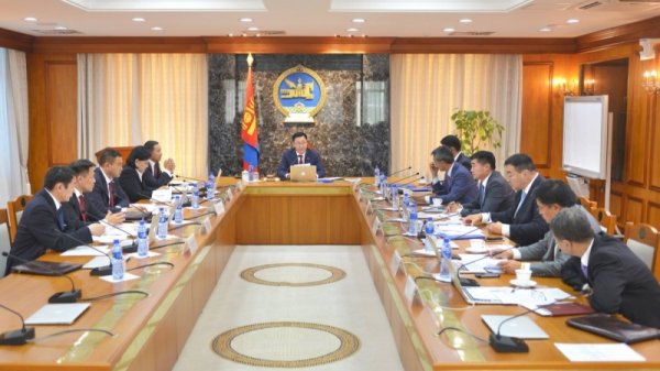 Дарга нар орлогчгүй, зөвлөхгүй ажиллаж жижиг оврын машин унана