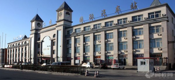 Эрээн орох автобус шатаж Монголчууд эд бараагаараа хохирлоо