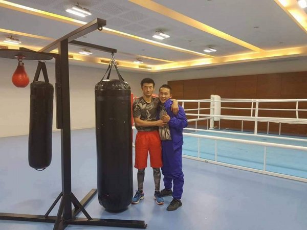 Олимпийн хүрэл медальт Д.Отгондалай, медалийн төлөө хүч үзэх Э.Цэндбаатарын бэлтгэлийг хамт хийж байна