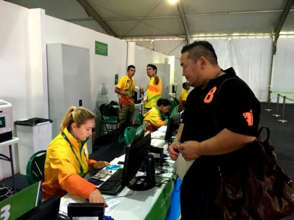 Аса аварга бөхчүүдийнхээ дээлийн захыг мушгихаар Риод ирлээ