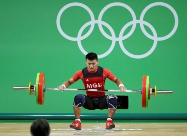 Монголын хүндийн өргөлтийн тамирчин Ө.Чагнаадоржоос  сэргээш илэрчээ