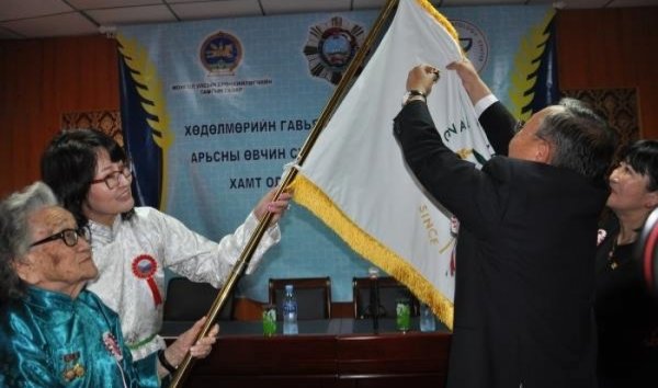 АӨСҮТ-ийг Хөдөлмөрийн гавьяаны улаан тугийн одонгоор шагналаа