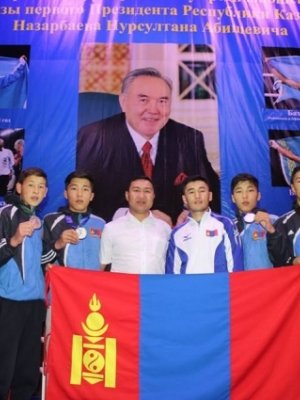 Өсвөрийн боксчид эх орондоо багц медальтай ирлээ