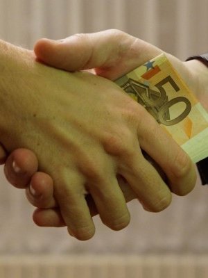 Оффшор компани нь илчлэгдсэн дэлхийн баячууд