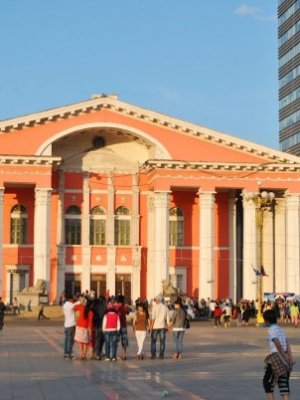 Дуурь бүжгийн театрын барилга ба нэгэн мартагдсан түүх