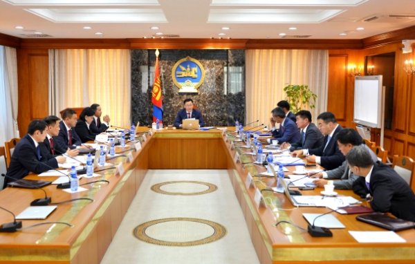 Эдийн засгаа эрчимжүүлэх ажил дарга нарын тансаглалыг халсан төсвийн тодотгол өргөн барихаас эхэлнэ