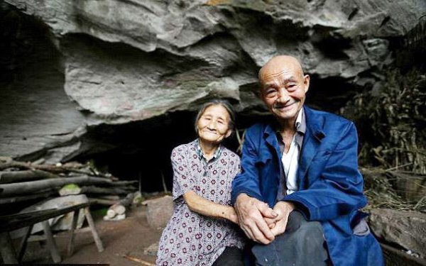 Хятад хос агуйд 54 жил амьдарчээ