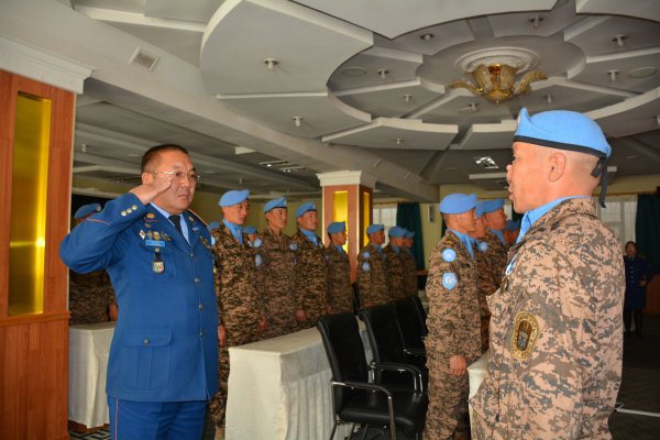 Энхийг сахиулагчдыг албаны шагналаар шагнав