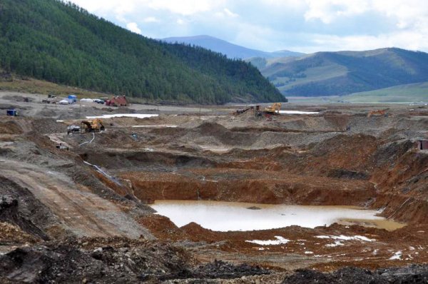 Орхон голыг хамгаалах хөдөлгөөнийхөн Ерөнхийлөгчөөс дэмжлэг хүслээ