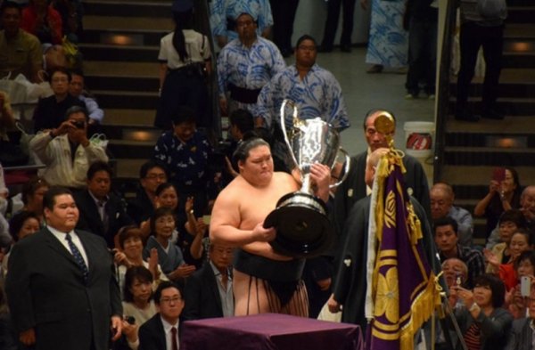 Озэки Гоэйдо 15 давж эзэн хааны цом хүртлээ