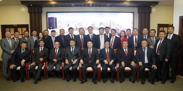 АЙМГУУДЫН ИТХ-ЫН ДАРГА НАРТАЙ ХАМТРАН АЖИЛЛАХ “САНАМЖ БИЧИГ”-Т ГАРЫН ҮСЭГ ЗУРЛАА