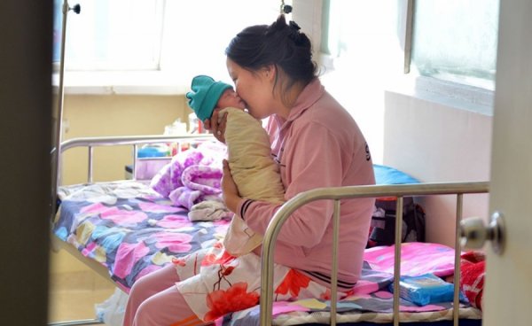 ШИНЭ ТӨРСӨН ХҮҮХДҮҮД 502, 567 БОСГО ОНООНЫ ДАГУУ ХҮҮХДИЙН МӨНГӨӨ АВНА