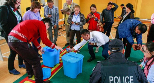 ЗӨӨВРИЙН БИТҮҮМЖИЛСЭН ХАЙРЦГААР САНАЛ АВЧ БАЙНА