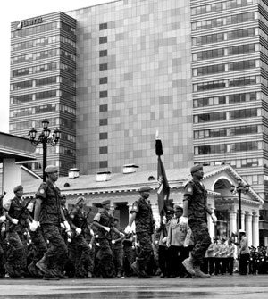 Энхийг сахиулагчдын мөнгө хаачив?