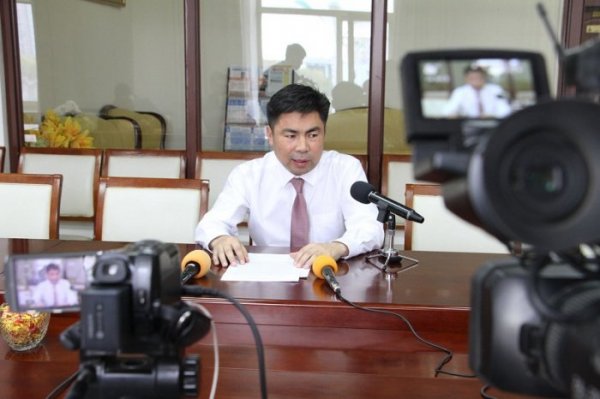 ӨМНӨГОВЬ АЙМГИЙН ЗАСАГ ДАРГА 100 ХОНОГТ ХИЙСЭН АЖЛАА ИРГЭДЭД ТАНИЛЦУУЛНА