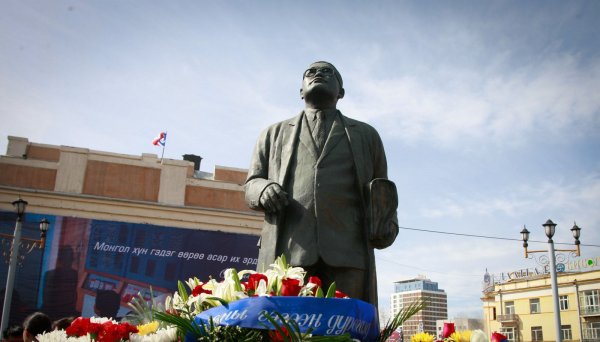 С.Зориг агсны хэргийг 18 жил мөрдчихөөд ногоочин, малчин хоёрыг буруутгана гэж үү?