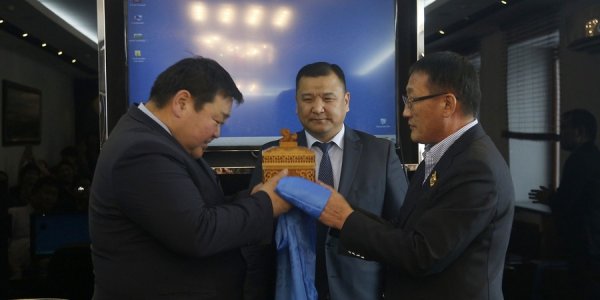 ЧИНГЭЛТЭЙ, СОНГИНОХАЙРХАН ДҮҮРГИЙН ЗАСАГ ДАРГА НАР ТАМГАА ХҮЛЭЭН АВЛАА