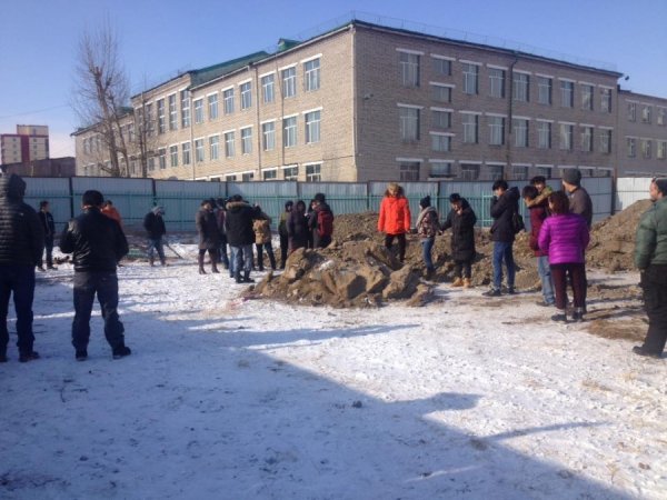 ТУСГАЙ СУРГУУЛИЙН ХАШААНД БАРИЛГА БАРИХ ГЭЖ БАЙЖЭЭ