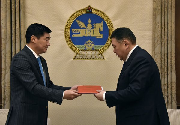 Хууль зүй, Дотоод хэргийн сайд хууль, тогтоолын төсөл өргөн барив