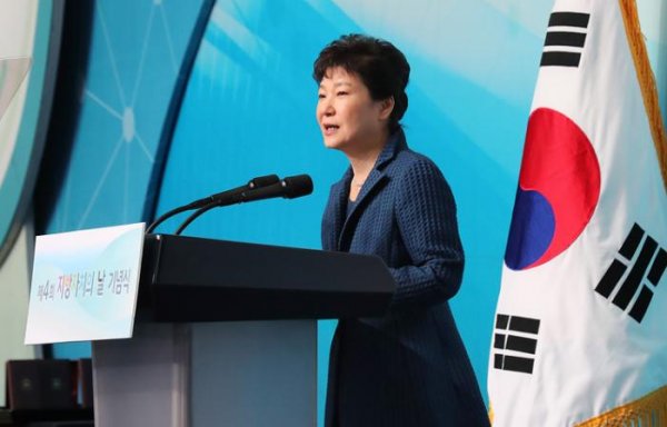 Өмнөд Солонгосын Ерөнхийлөгчийн нэр хүнд 4 хувь болтол уналаа