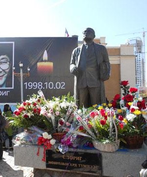 Улстөрчид, хуулийнхан С.Зориг агсны үхлээр 18 жил шоудчихаад ядарсан иргэддээ хэрэг үүрүүлэх гэж үү?