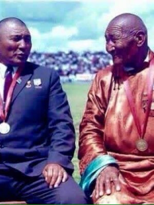 Монгол бөхийн цолны эрэмбэ гэж агуу зүйл шүү...