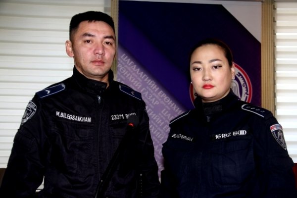 Цагдаагийн алба хаагчид 5 хүүхдийг галын аюулаас аварчээ