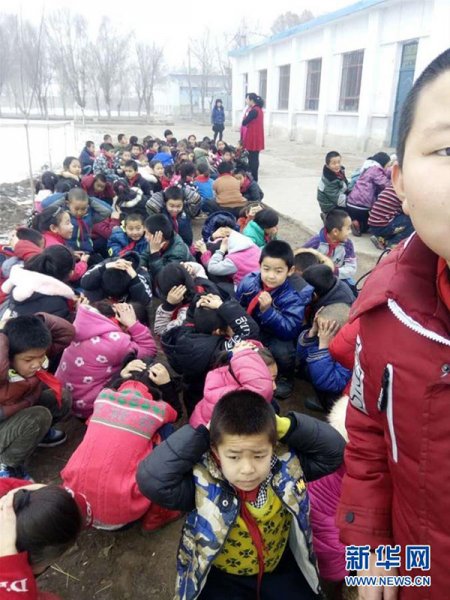 Шинжянд 6.2 баллын хүчтэй газар хөдлөлт болжээ