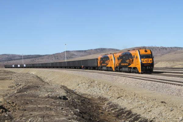 “Монголын төмөр зам”-ын эзэмшлийн зүтгүүр гол зам дээр тээвэрлэлт хийнэ