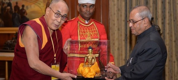 Энэтхэгийн ерөнхийлөгч Далай ламтай уулзсаныг Хятад улс эсэргүүцлээ