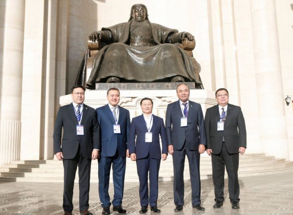 АН-ын ТАВАН ӨНГӨ