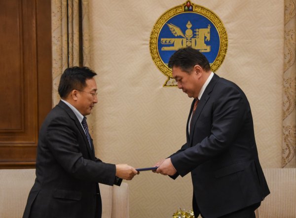 Хөдөлмөрийн гэрээг бичгээр байгуулаагүй бол хариуцлагыг чангатгах хуулийн төсөл өргөн мэдүүлэв