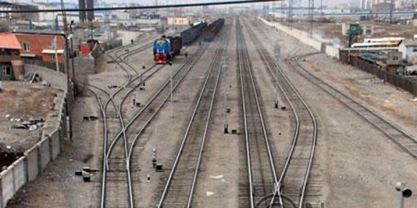 Төмөр замын ажилчин вагонд хавчуулагдаж амиа алджээ