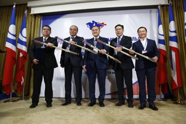 Ардчилсан намын даргад нэр дэвшигчид бүгд л Ц.Элбэгдоржтой холбоотой